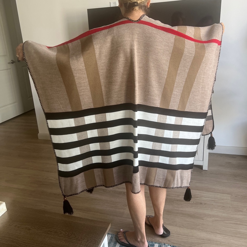 Burberry Wool Poncho. Like New.
